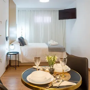 pizarro-apartment-malaga.hotelsinnerja.org/